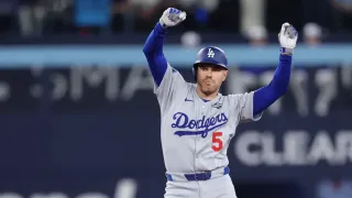 Freeman's Homer in 18th Inning Lifts Dodgers Over Blue Jays 6-5 in World Series Classic